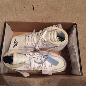 Off white Jordan 1 white